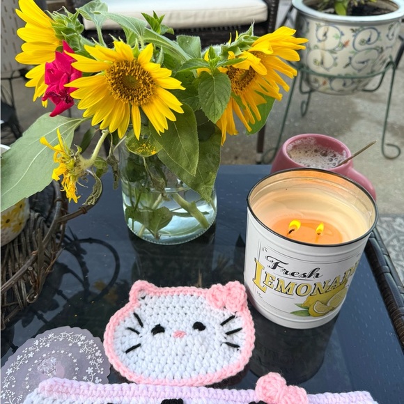 Hello Kitty Crochet Mug Cozy and Coaster Set – Handmade Cute Pastel Gift - Picture 5 of 7